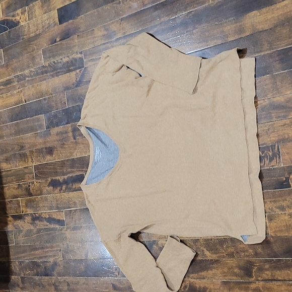 Women's light and super soft v neck sweater - Picture 1 of 2